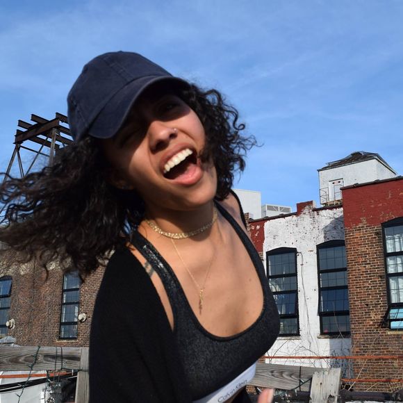 Meet your Posher, Olivia - Picture 1 of 1